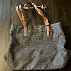 Micheal Kors logo purse